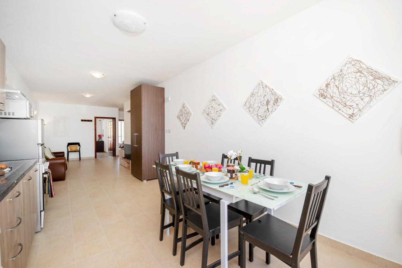 Summer Breeze Apartment With Panoramic Terrace - By Getawaysmalta Mellieħa Екстериор снимка