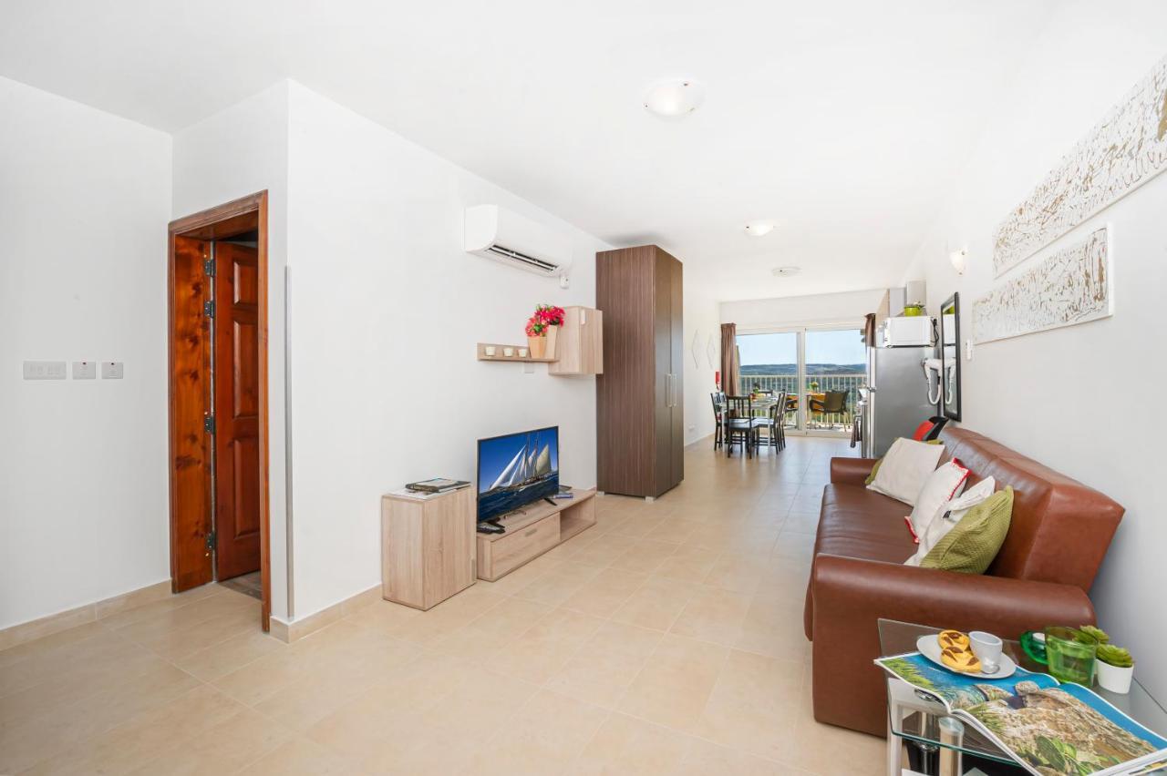 Summer Breeze Apartment With Panoramic Terrace - By Getawaysmalta Mellieħa Екстериор снимка