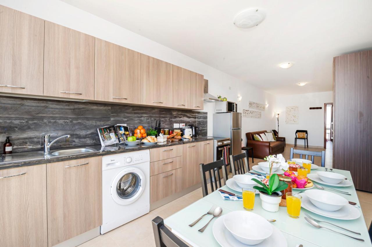 Summer Breeze Apartment With Panoramic Terrace - By Getawaysmalta Mellieħa Екстериор снимка