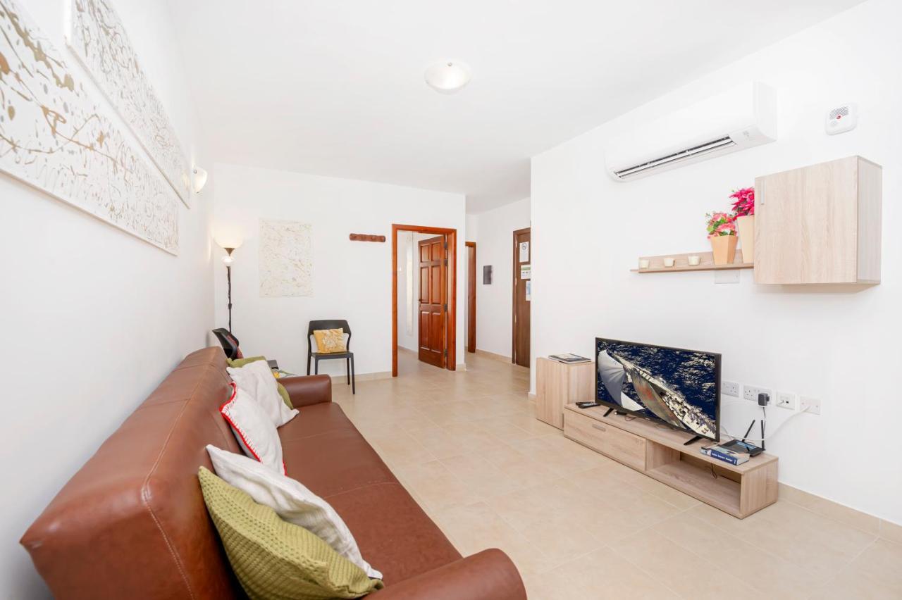 Summer Breeze Apartment With Panoramic Terrace - By Getawaysmalta Mellieħa Екстериор снимка
